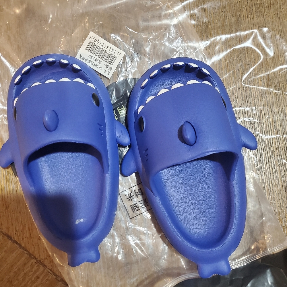 Kids shark shoes